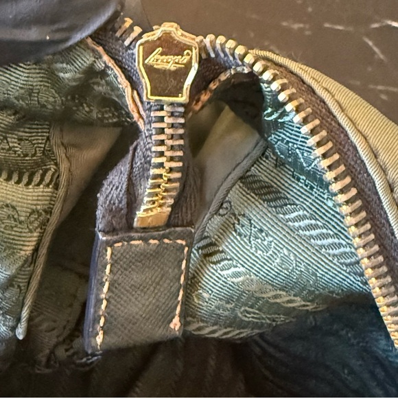 💎GORGEOUS AUTHENTIC PRADA NYLON/ LEATHER TOTE BAG💎 - Picture 10 of 16